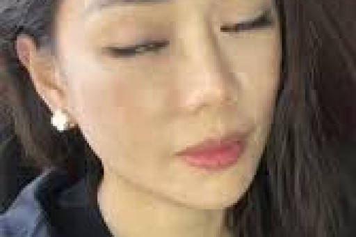 百万网红直播号称纯牛肉售卖合成肉卷 承诺假一赔万 被起诉称赔偿过高 最终双方同意调解