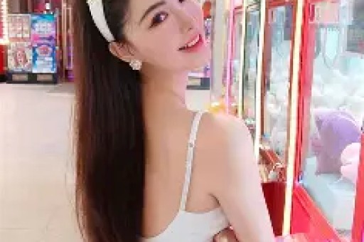 机场暖心举动：王鹤棣的温柔时刻-第1张图片-